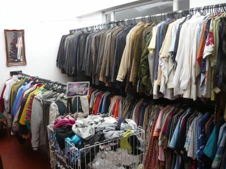 almacén de ropa para trasladar motivo de venta deudas
