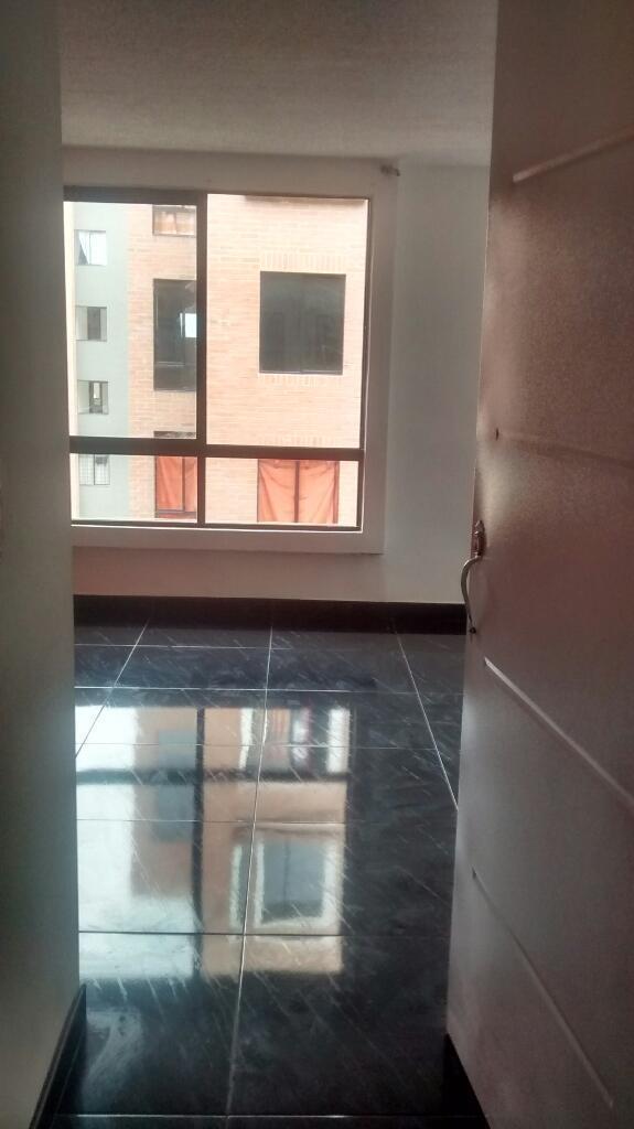 Arriendo apartamento en Ciudad Verde Soacha cuarto piso. Bonito