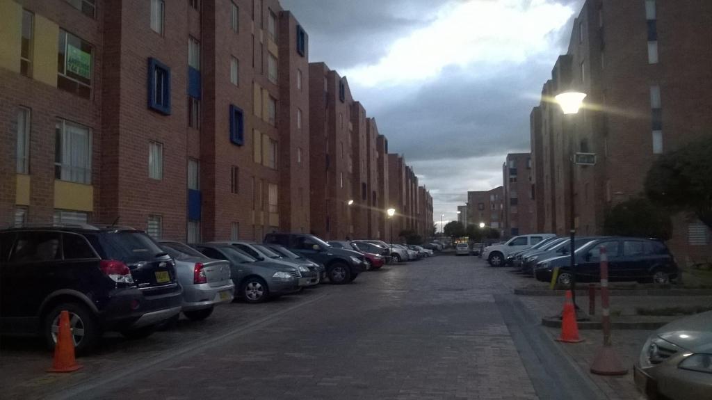 VENDO APARTAMENTO EXCELENTE ESTADO Y SECTOR CON PARQUEADERO