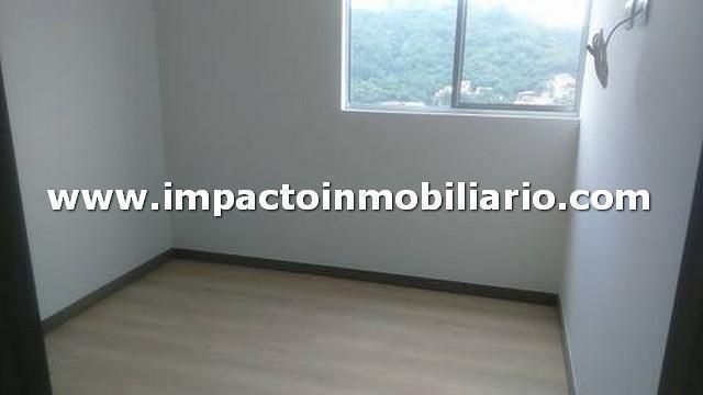 SE ARRIENDA APARTAMENTO EN LOS COLORES 10272