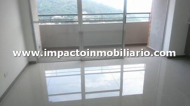 SE ARRIENDA APARTAMENTO EN LOS COLORES 10272