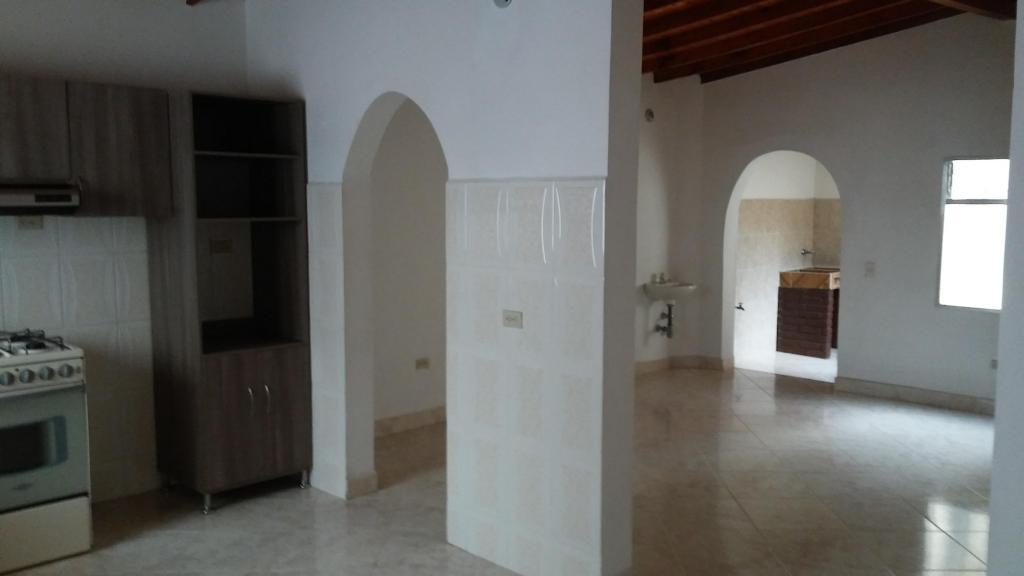 EN ALQUILER CASA EN LOS CALASANZ. 10561 sf