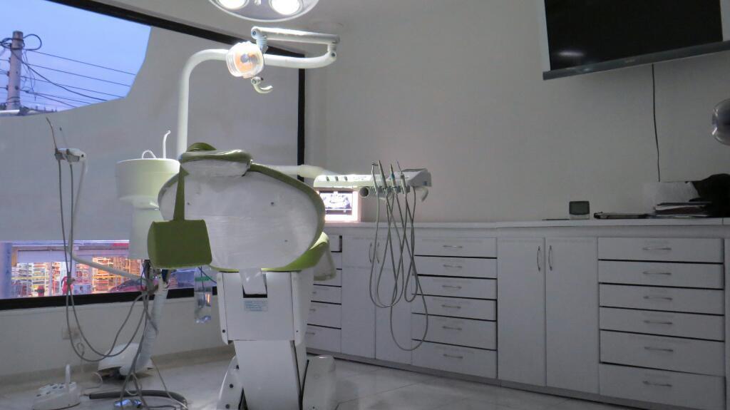 Clinica dental con toda oficina
