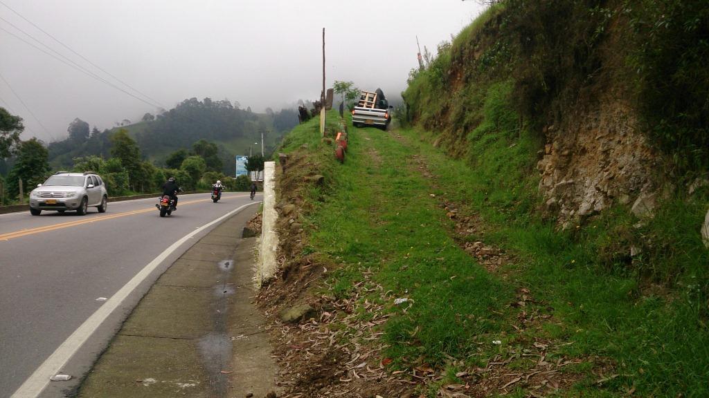 Finca Productiva a Borde de carretera Bogota La Mesa