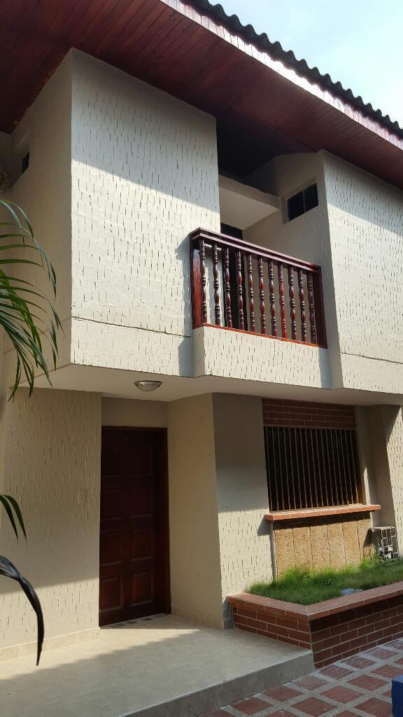 ARRIENDO CASA DE CONJUNTO CERRADO. 135 METROS