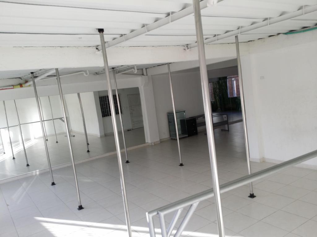 ARRIENDO SEGUNDO PISO USO COMERCIAL, OFICINAS , CONSULTORIOS