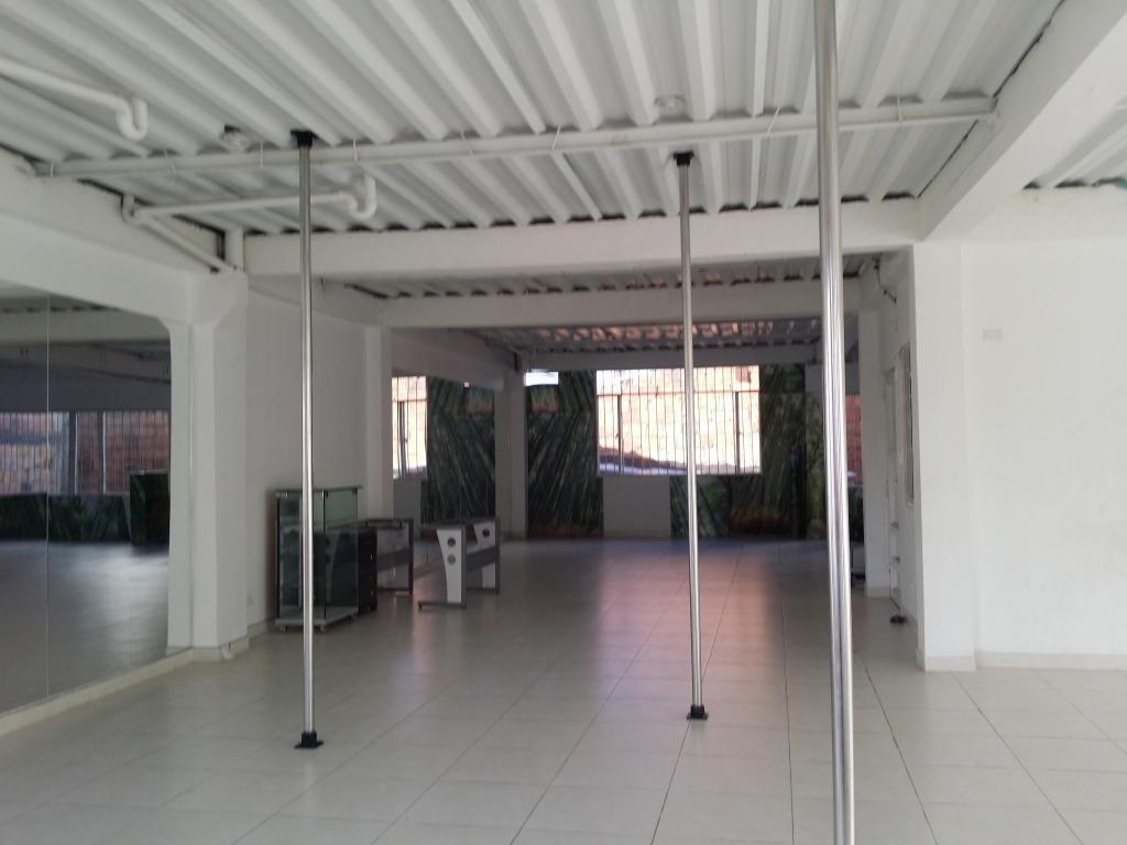 ARRIENDO SEGUNDO PISO USO COMERCIAL, OFICINAS , CONSULTORIOS