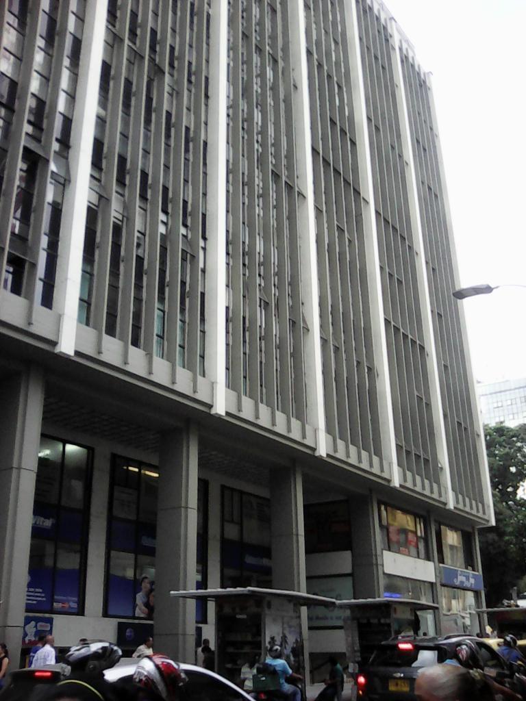 Vendo Oficina Edificio Plaza de Bolivar Edicifio Esquinero Area 42 Mts