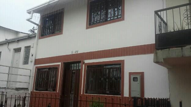 vendo casa de dos pisos en el barrio lagos dos de bucaramanga  colombia