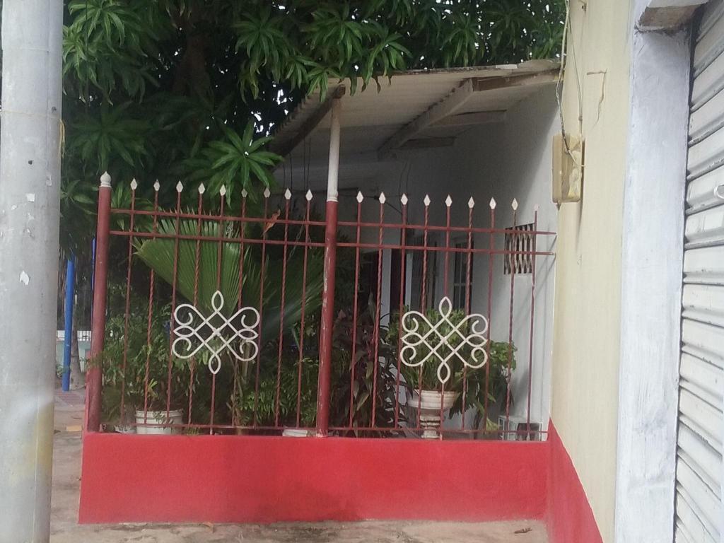 vendo casa de esquina para negocio acreditada