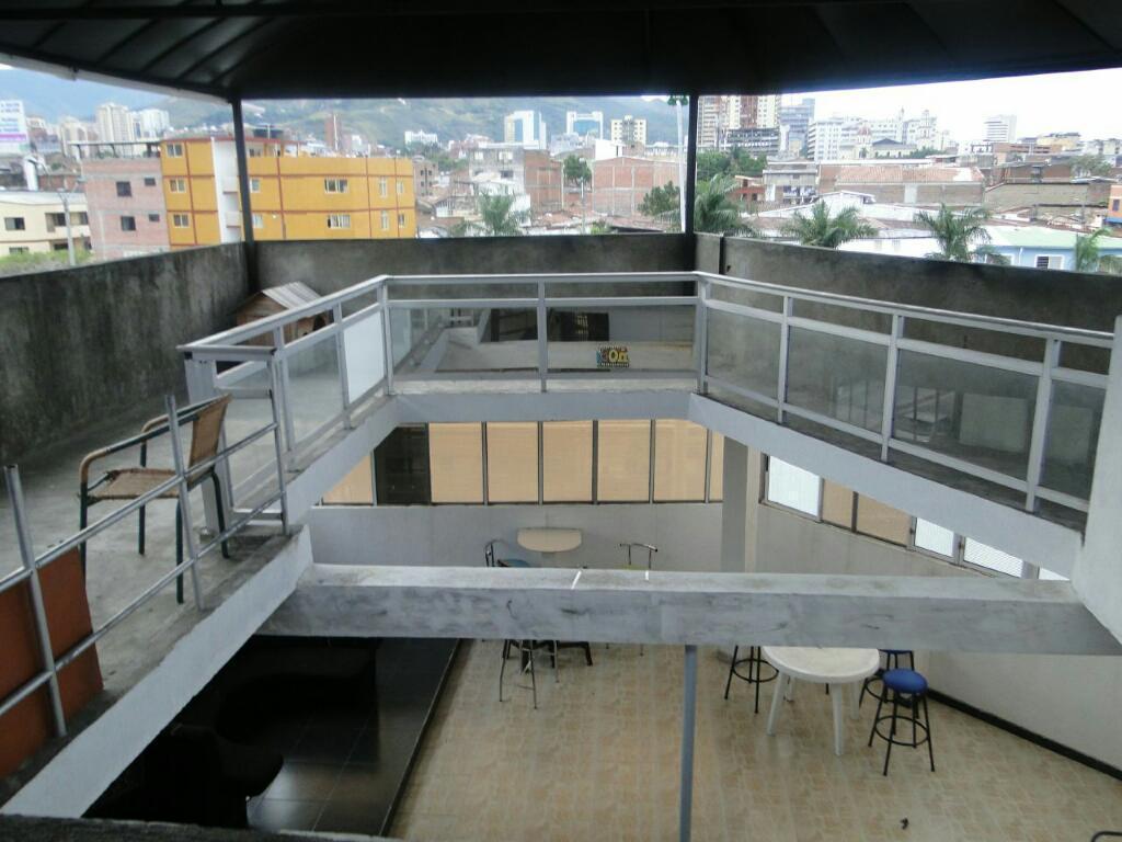 Vendo edificio 7×16 de 3 piso genera 3millones 800 mil