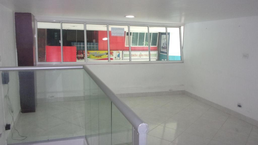 Se Arrienda Oficina En La Avenida Bolivariana  Área 20 Metros Cuadrados
