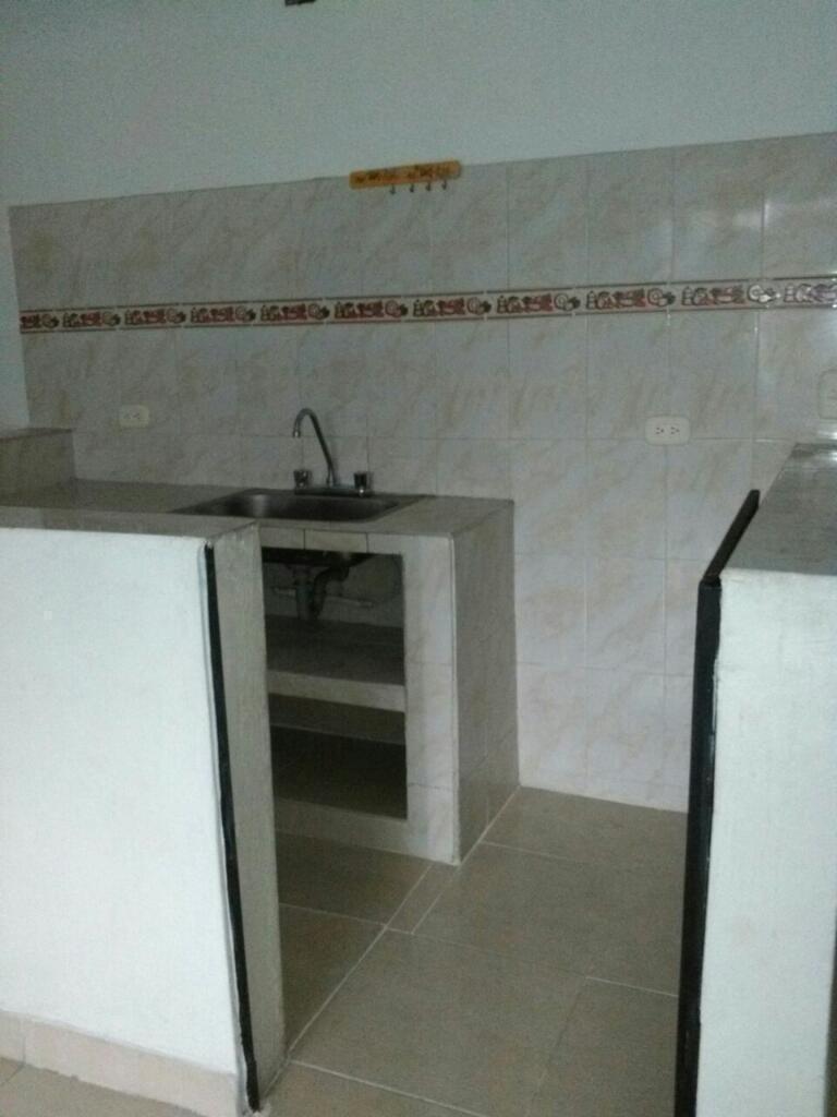 Arriendo apartamento bien ubicado sobre la carrera 62436..barrio el carmen