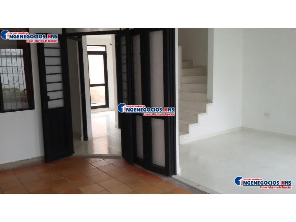 VENDO CASA AMPLIA EN CONJUNTO CERRADO