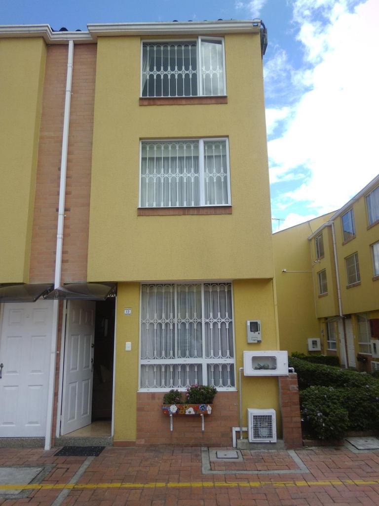 CASA ESQUINERA CONJUNTO EN MIRANDELA CON PAQUEADERO PRIVADO