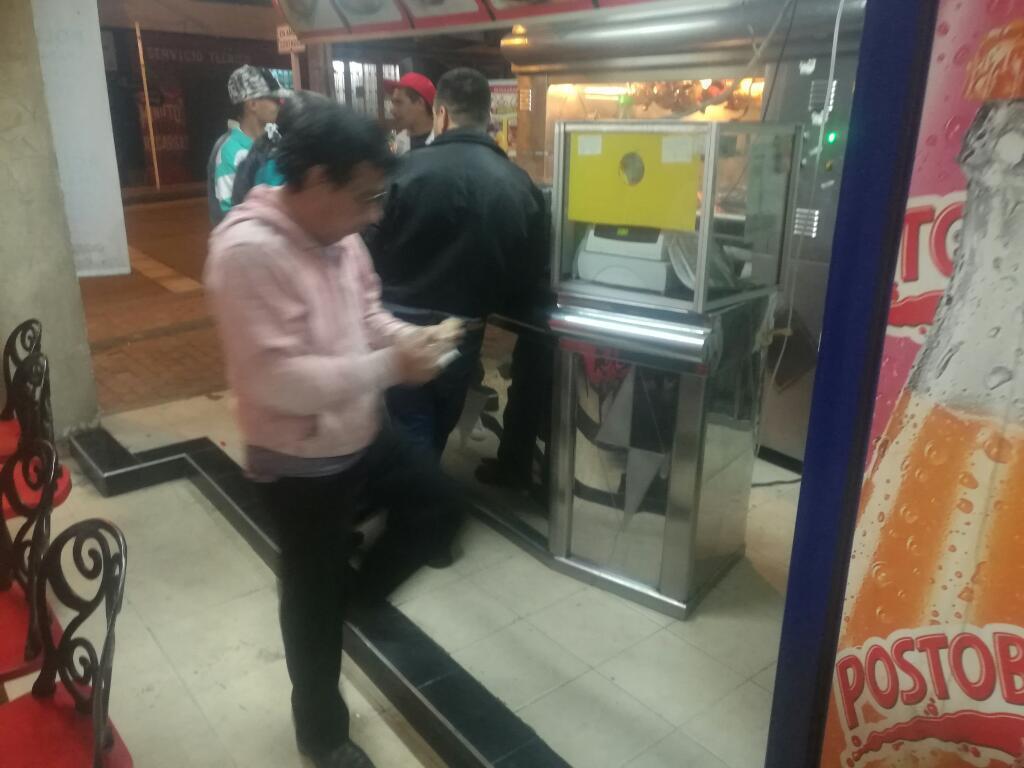 Vendo Pemuto Asadero de Pollo,en Bogota