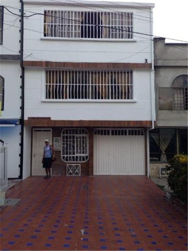 ARRIENDO CASA DE 300 MTS COMO BODEGA EN EL BARRIO PORVENIR. EXCELENTE PRECIO