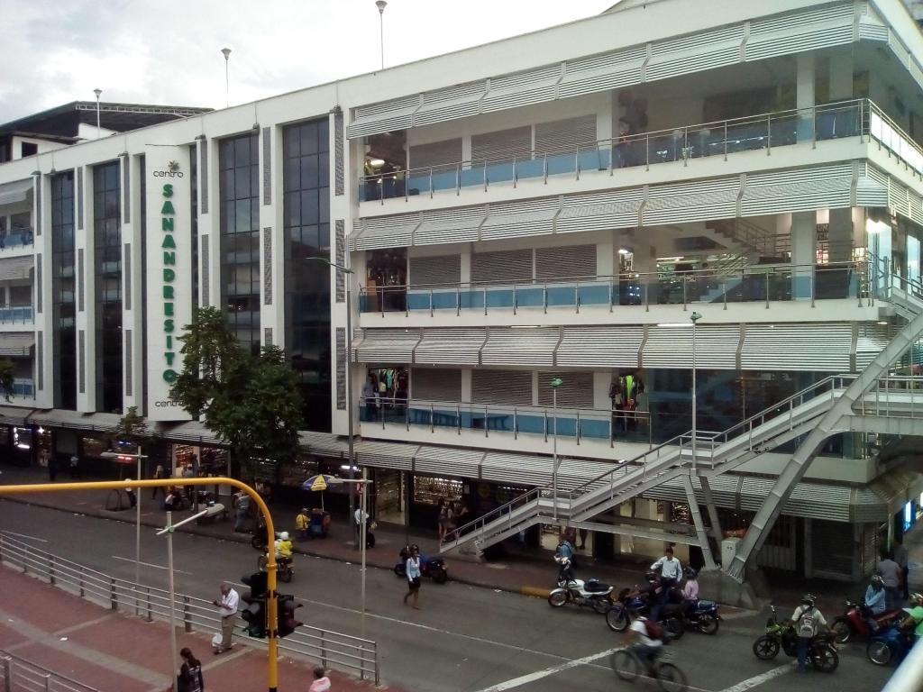 arriendo local en sanandresito crntro
