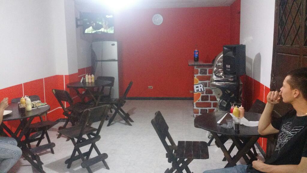 Se vende negocio de comidas rapidas acreditado