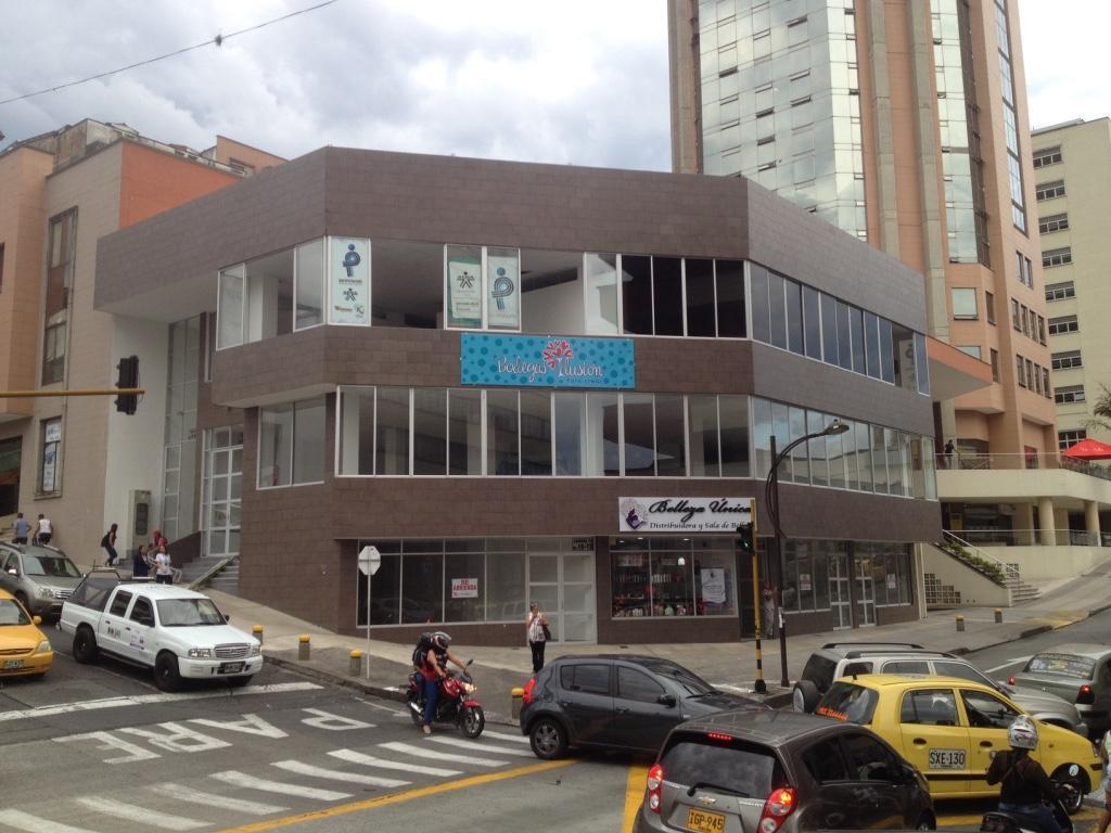 Se Rentan locales de 100 mts en el centro de  lindando con el edificio Diario del Otun