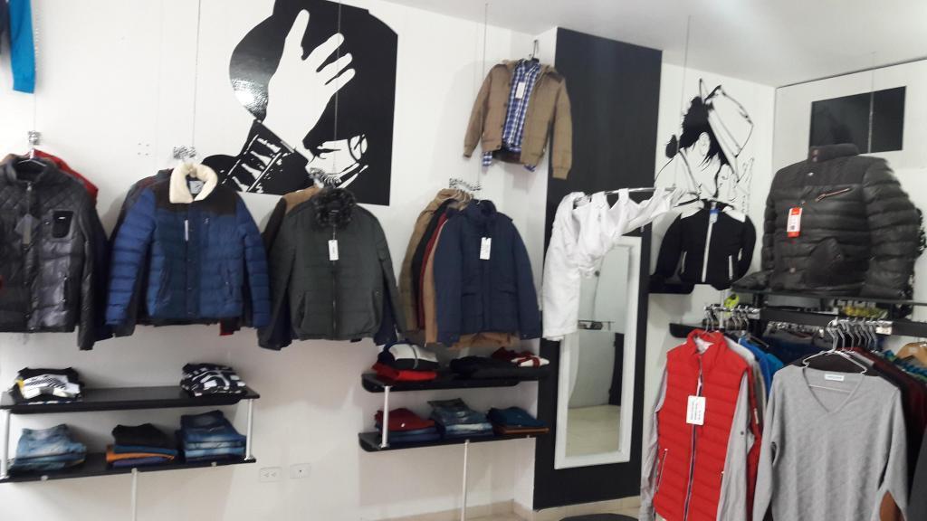 Venta de tienda de ropa y accesorios