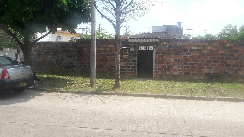 Venta de Casa Lote en  Muy Buena Ubicación en El Barrio Olaya Herrera