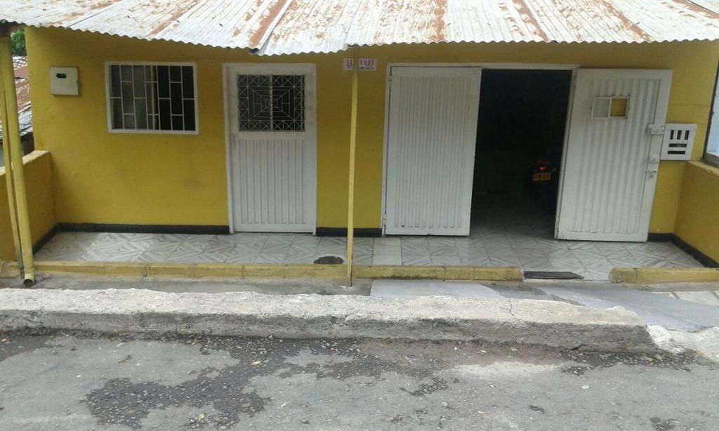 SE VENDE CASA EN 20 DE JULIO