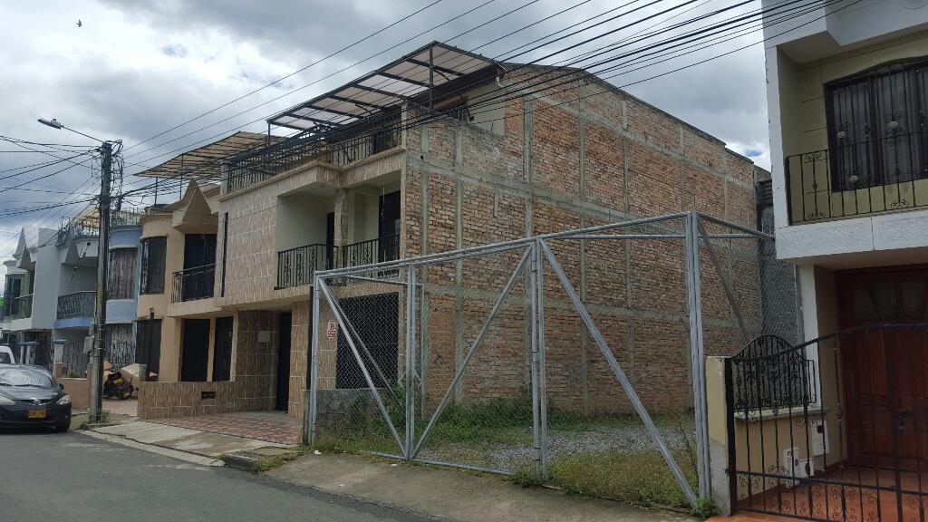 Arriendo casa con 17 oficinas frente a campanario