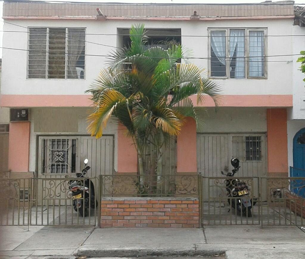 Se Vende Casa en Villa Nueva en Calle Principal