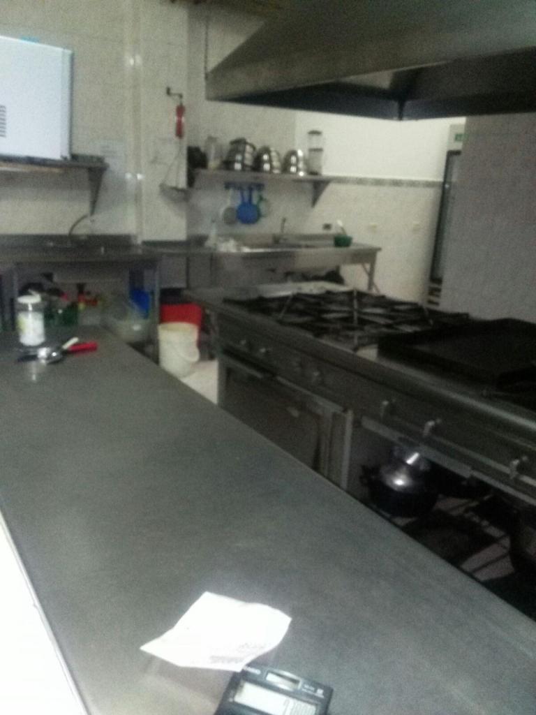 VENDO HERMOSO RESTAURANTE!!!ACREDITADISIMO!!! motivo traslado ciudad !!!me urge!!! excelente precio