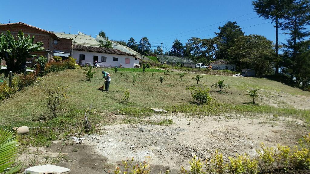 Lote con Casa Campesina en El