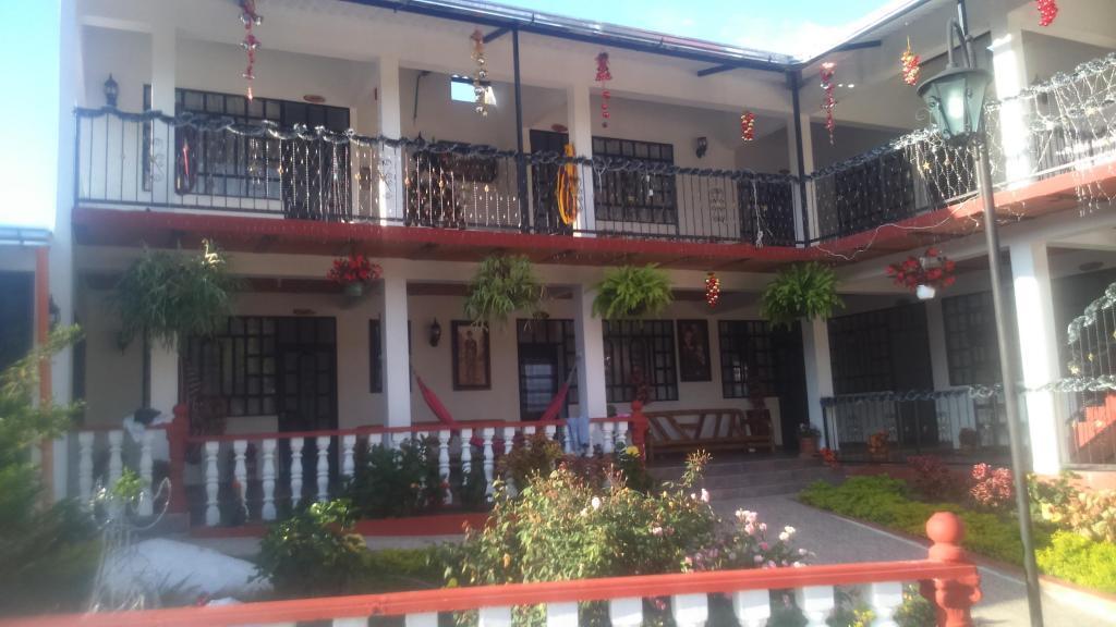 ALQUILO FINCA HOTEL ENTRE MESITAS Y EL TRIUNFO DE ANAPOIMA