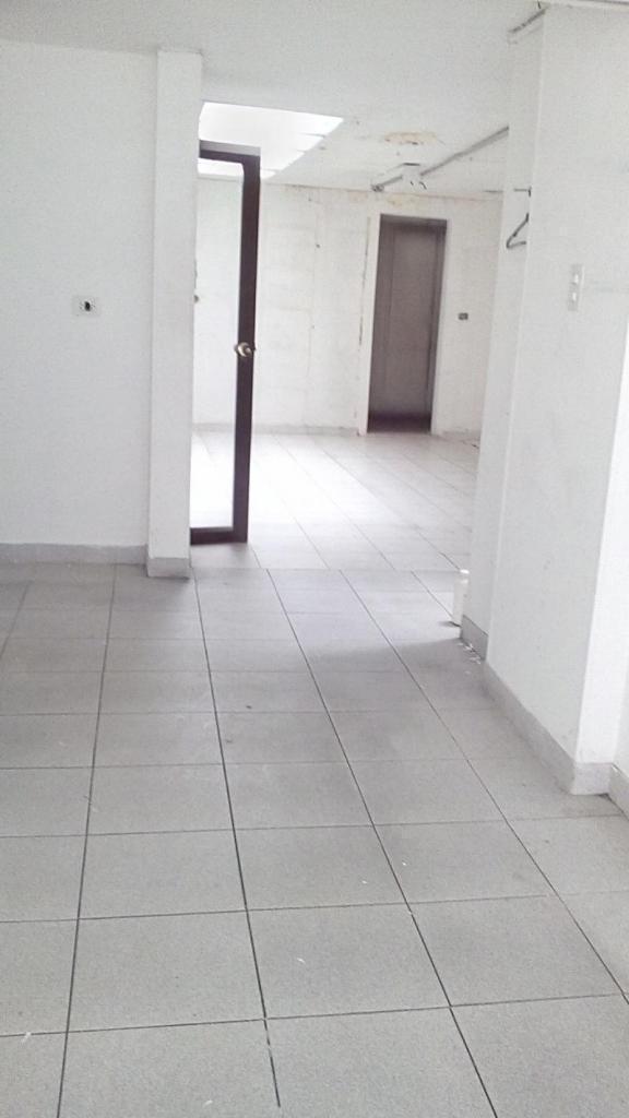 Cod. ABLUI2427 Local En Arriendo En Bogota Santa Bárbara