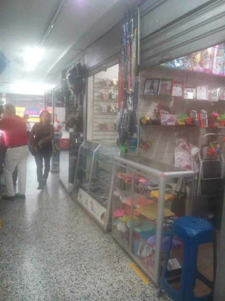 SE VENDE LOCAL COMERCIAL