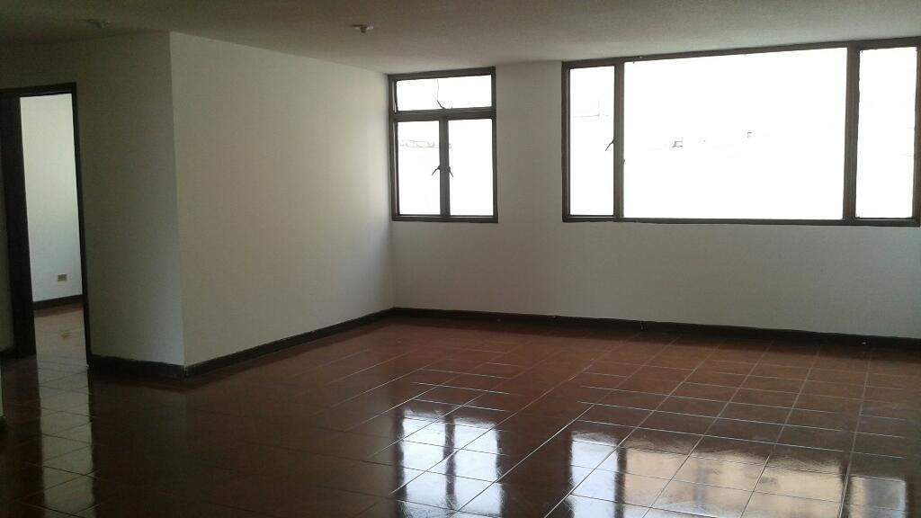 Arriendo Oficina en Lourdes 3er Piso