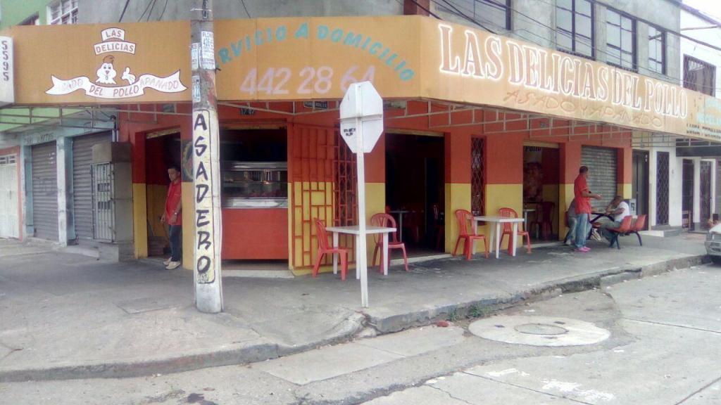 se vende restaurante en  20 años acreditado