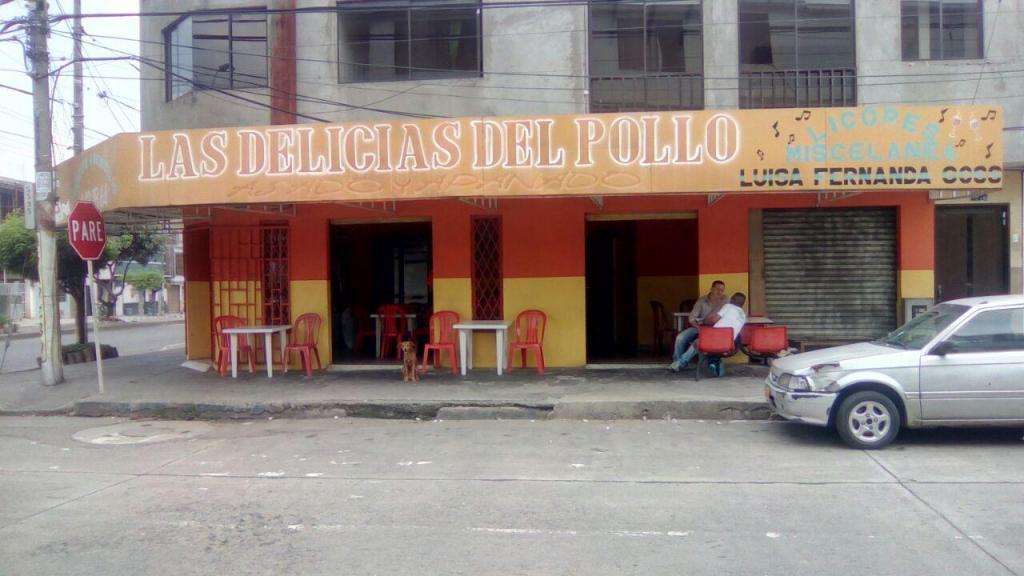 se vende restaurante en  20 años acreditado