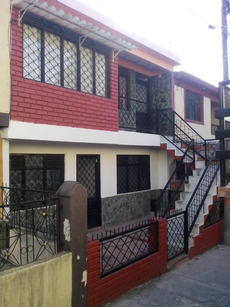 SE VENDE CASA 2 PISOS INDEPENDIENTES BARRIO TOPACIO