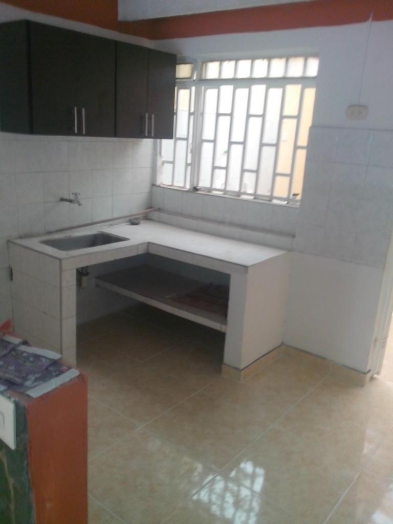 SE VENDE CASA 2 PISOS INDEPENDIENTES BARRIO TOPACIO