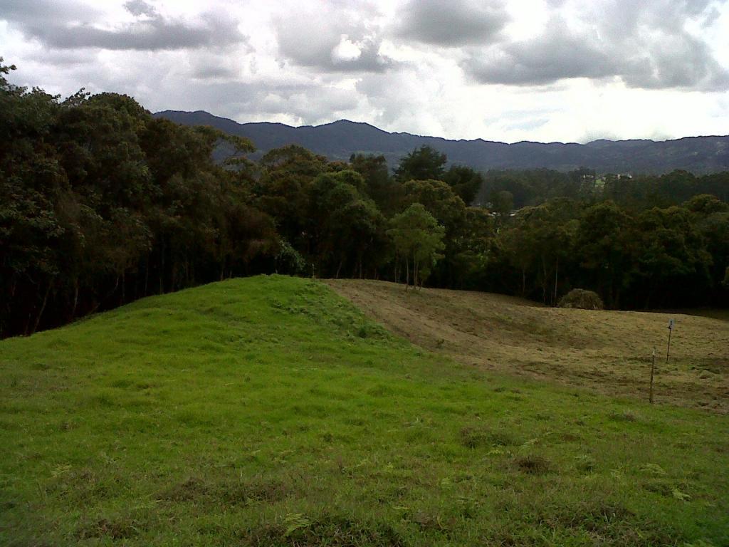 HERMOSO LOTE EN PARCELACIÓN CERRADA DE ALTO PERFIL, ORIENTE ANTIOQUEÑO