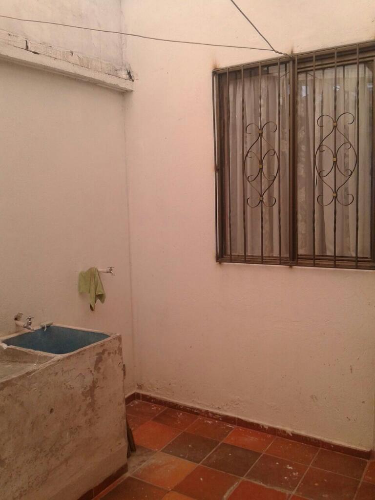 Casa de 1piso Casi Nueva