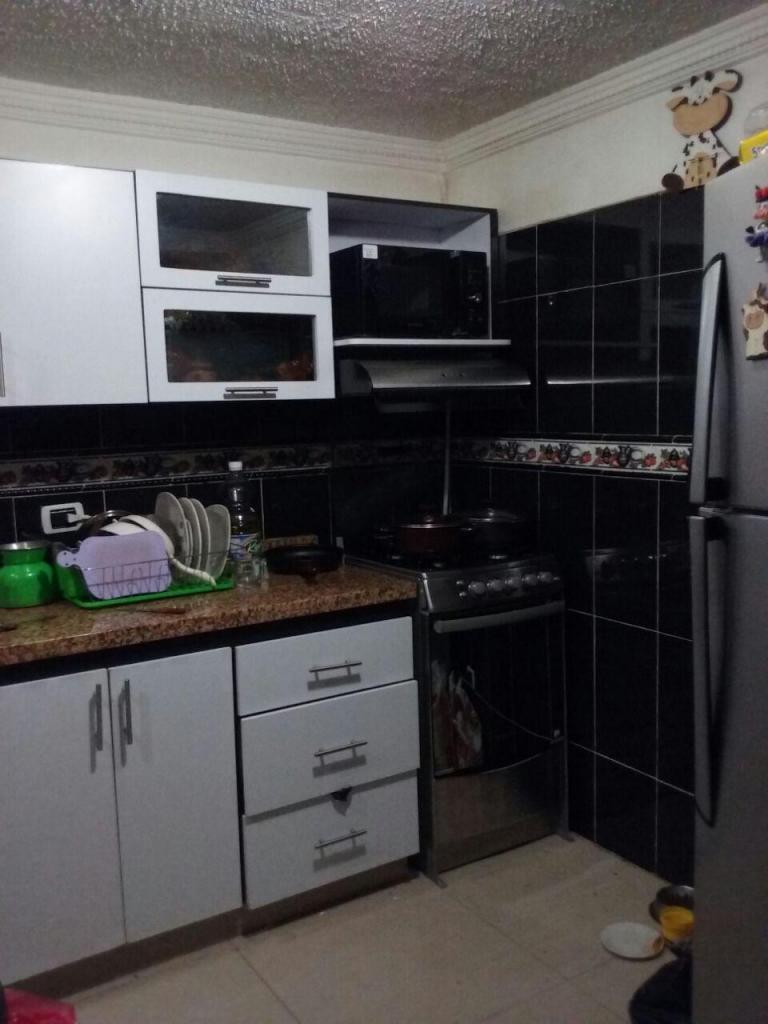 SE VENDE LINDA CASA REMODELADA EN LA FACHADA