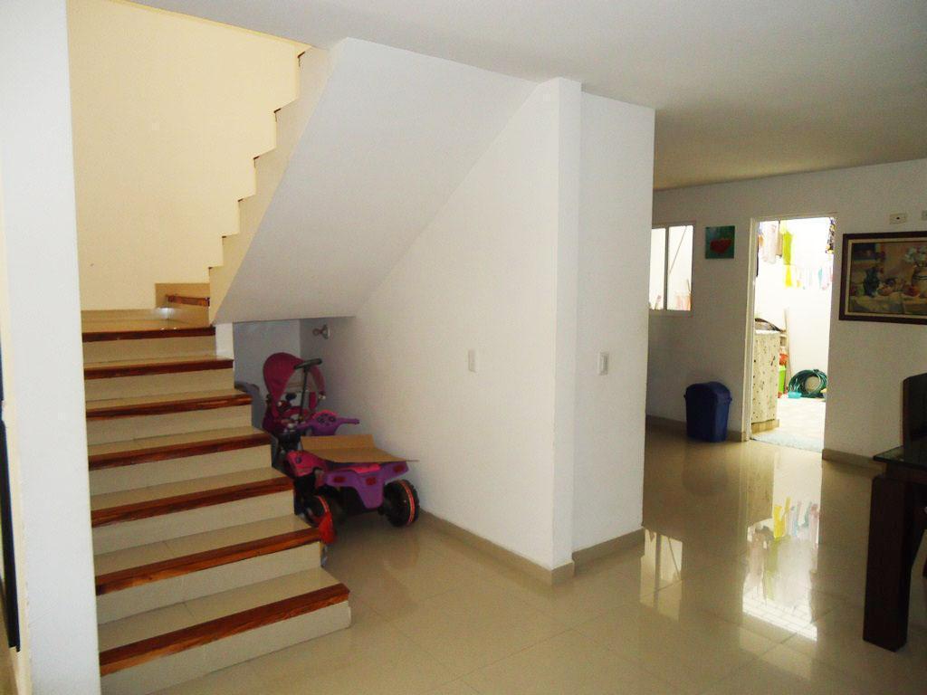 Súper Amplia y Confortable Casa de Tres Pisos en Ciudad 2000 con un Apartamento No Independiente