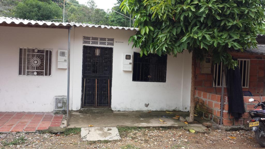 se vende casa economica, puente elevado barrio candelaria