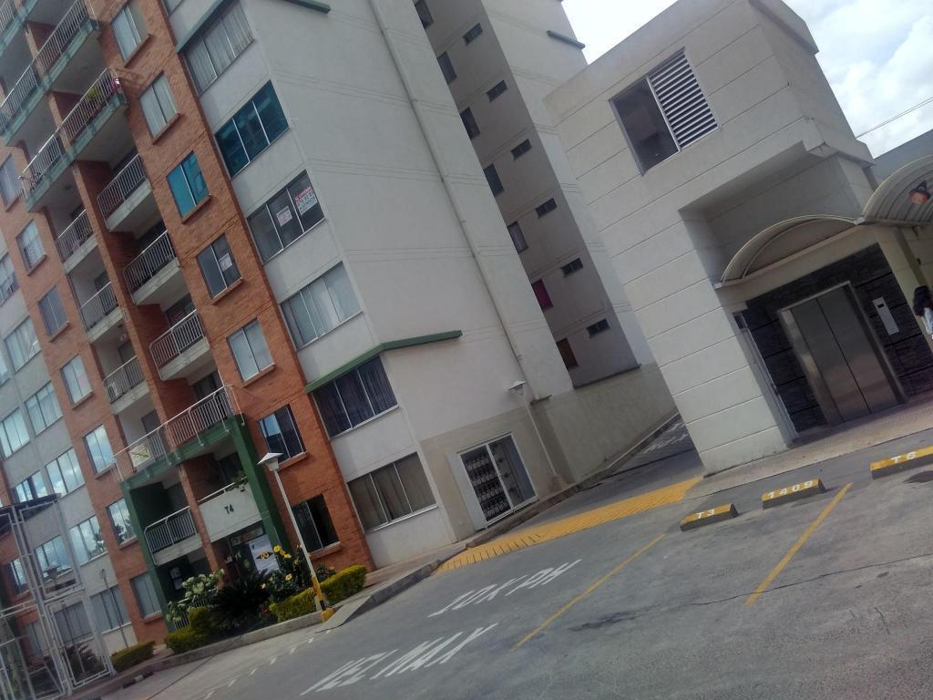 EDIFICIO ALTOS DE ARANJUEZ, Calle 200 1450 Torre 4, Apartamento