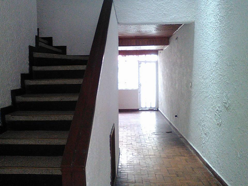 VENDO CASA CERCA AL CENTRO