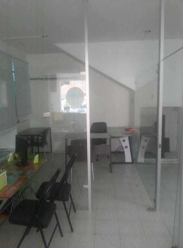 ARRIENDO OFICINA CON RECEPCION