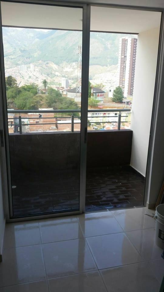 SE ARRIENDA EXCELENTE APARTAMENTO EN ALTOBELO