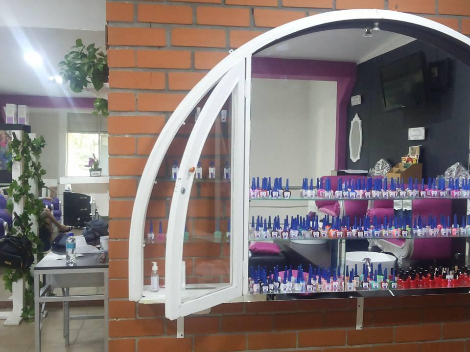 ARRIENDO PUESTO DE TRABAJO PARA MANICURISTA EN SPA SAN ANTONIO