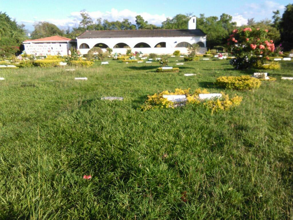 Vendo Dos Lotes Baratos en El Cementerio